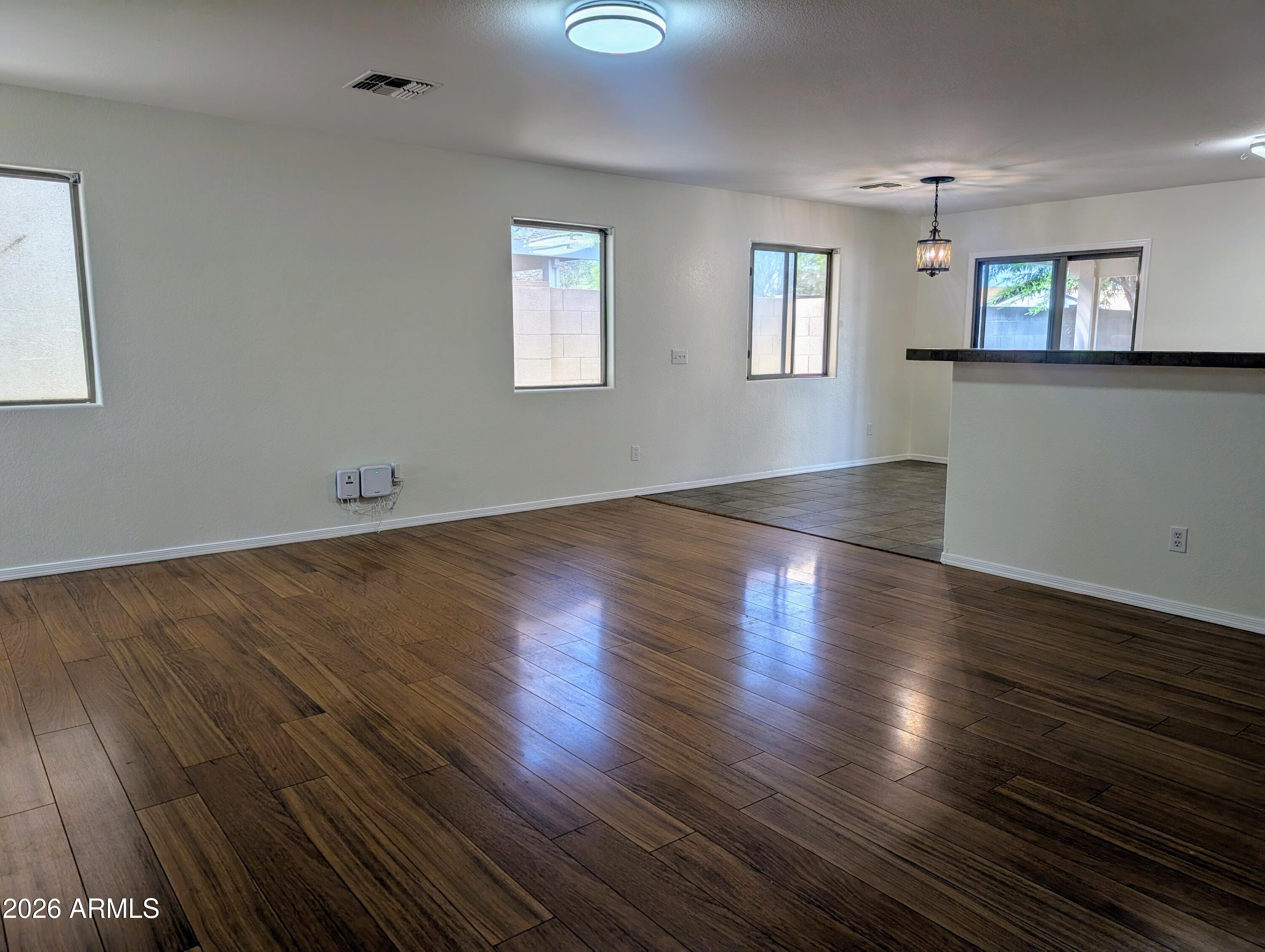 1944 E RENEGADE Trail