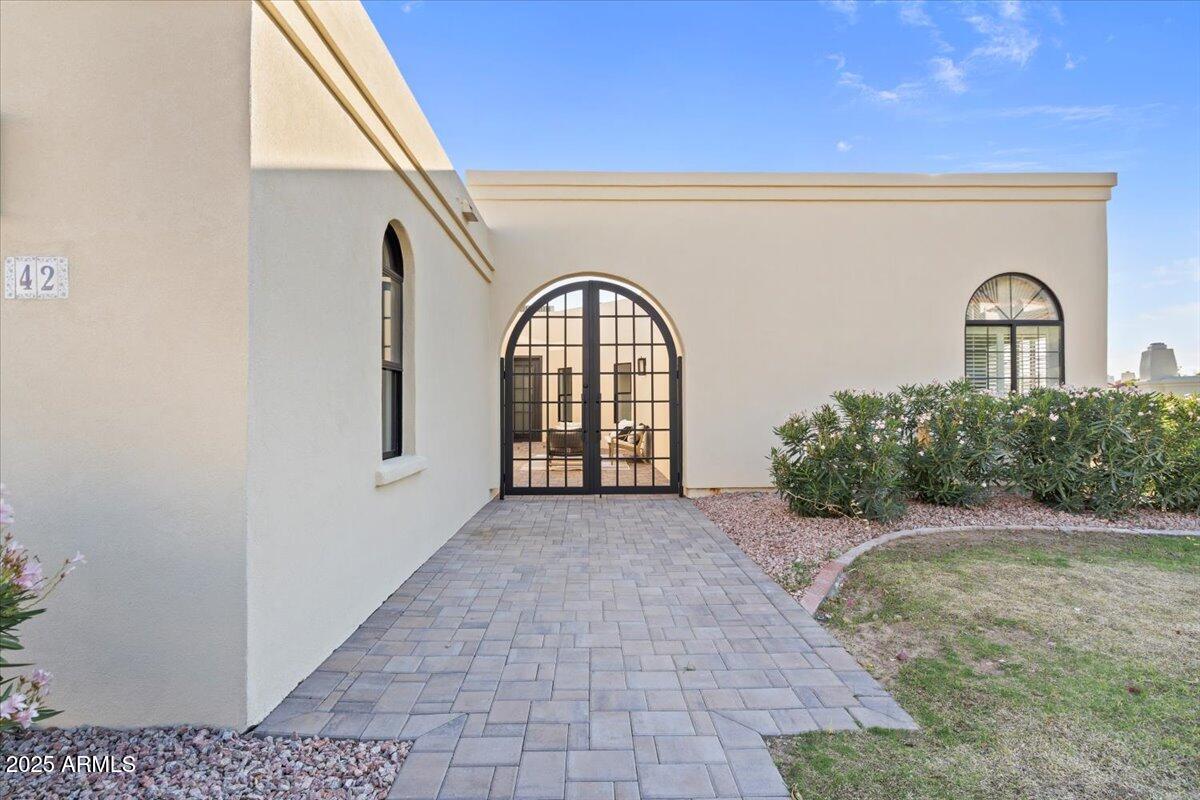 3800 E LINCOLN Drive 42