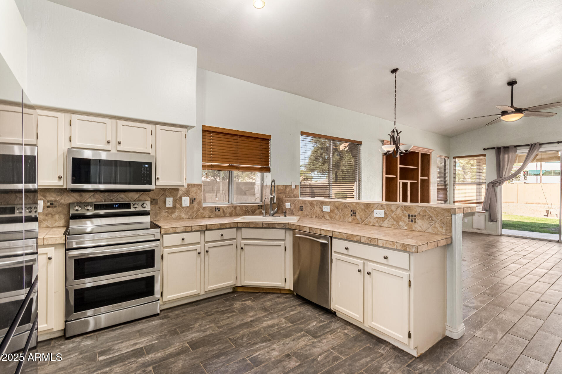 991 N FLORENCE Drive