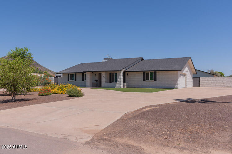 5102 W WHISPERING WIND Drive