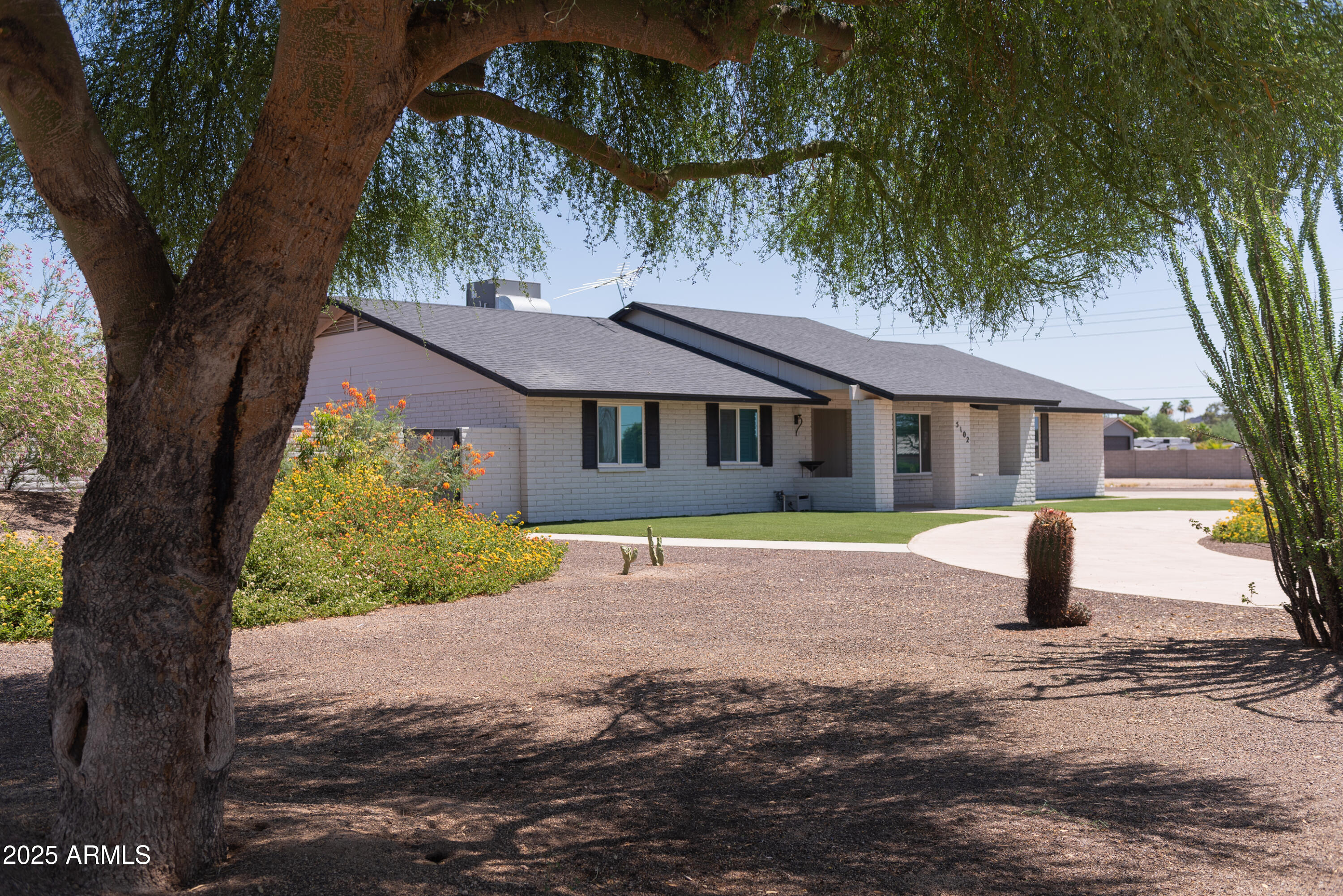 5102 W WHISPERING WIND Drive