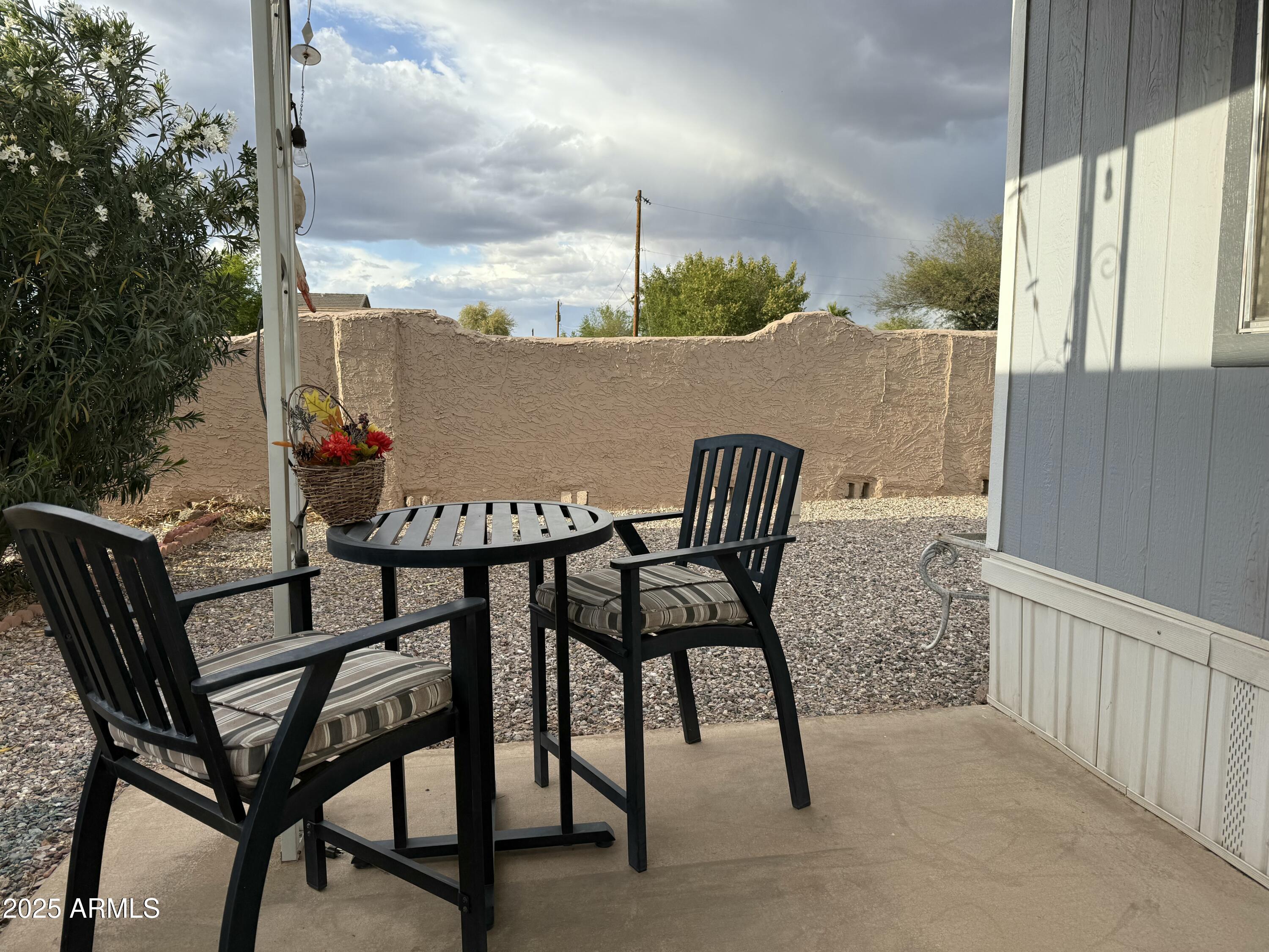301 S SIGNAL BUTTE Road 51