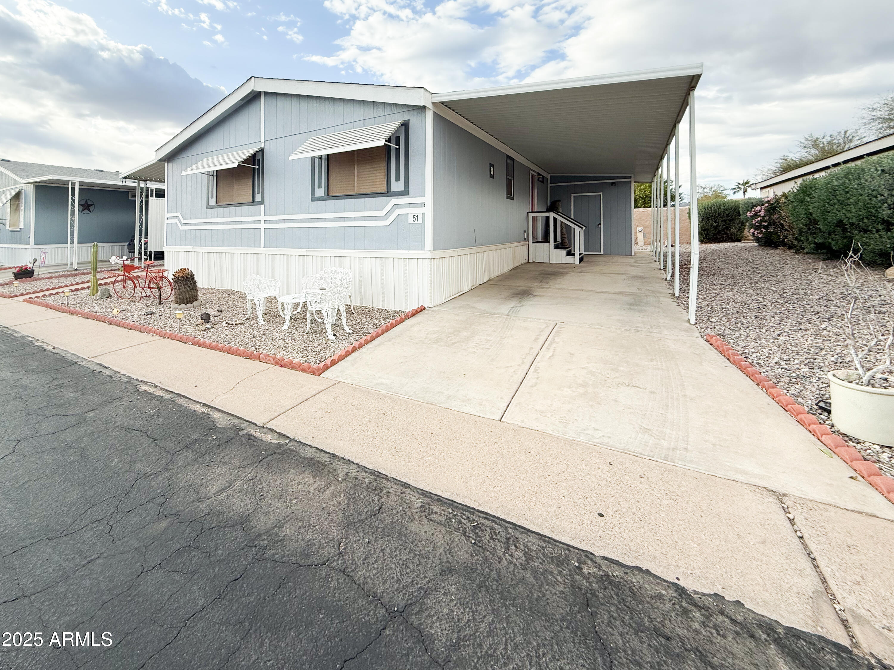 301 S SIGNAL BUTTE Road 51