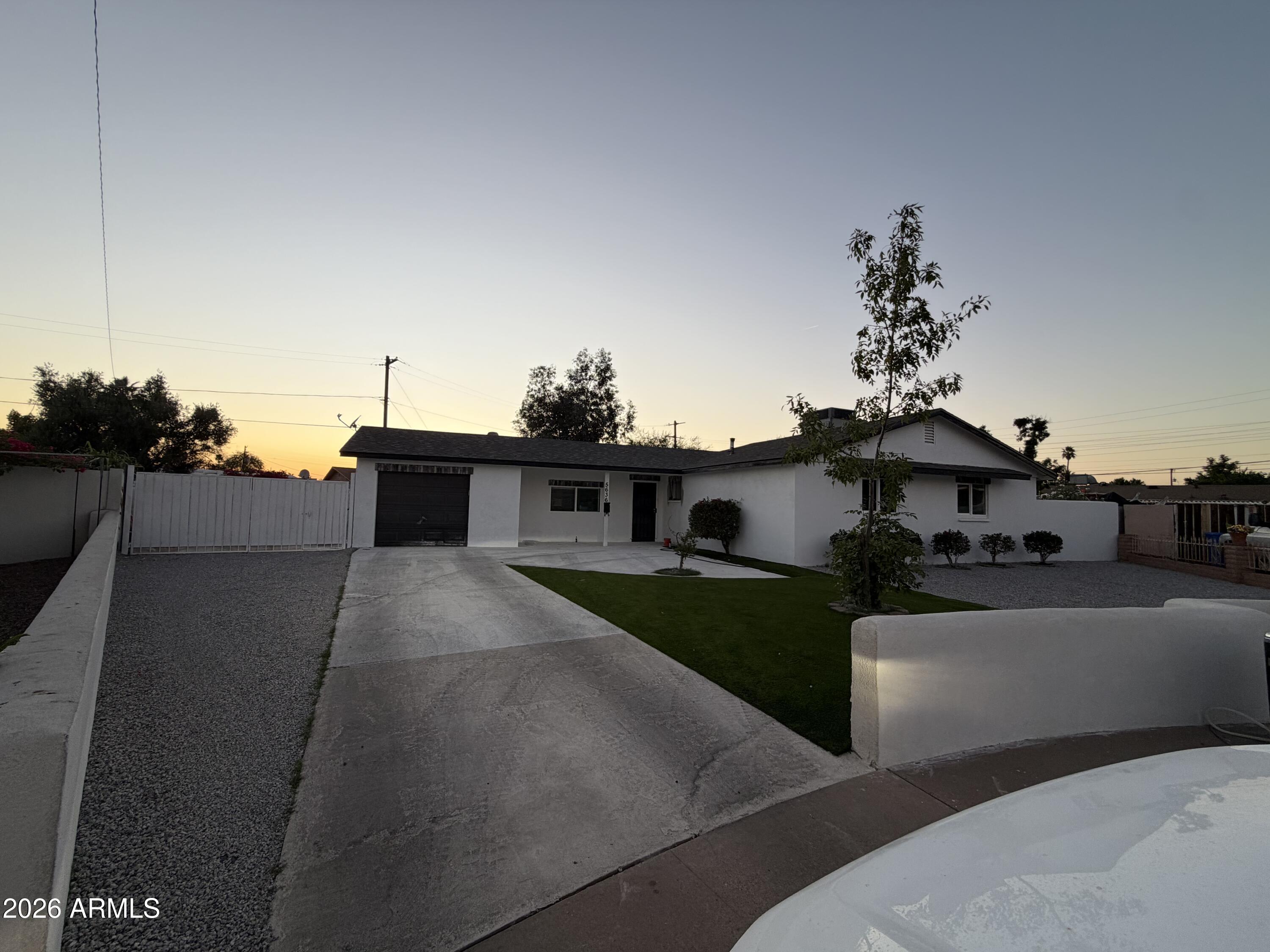 5636 W AMELIA Avenue
