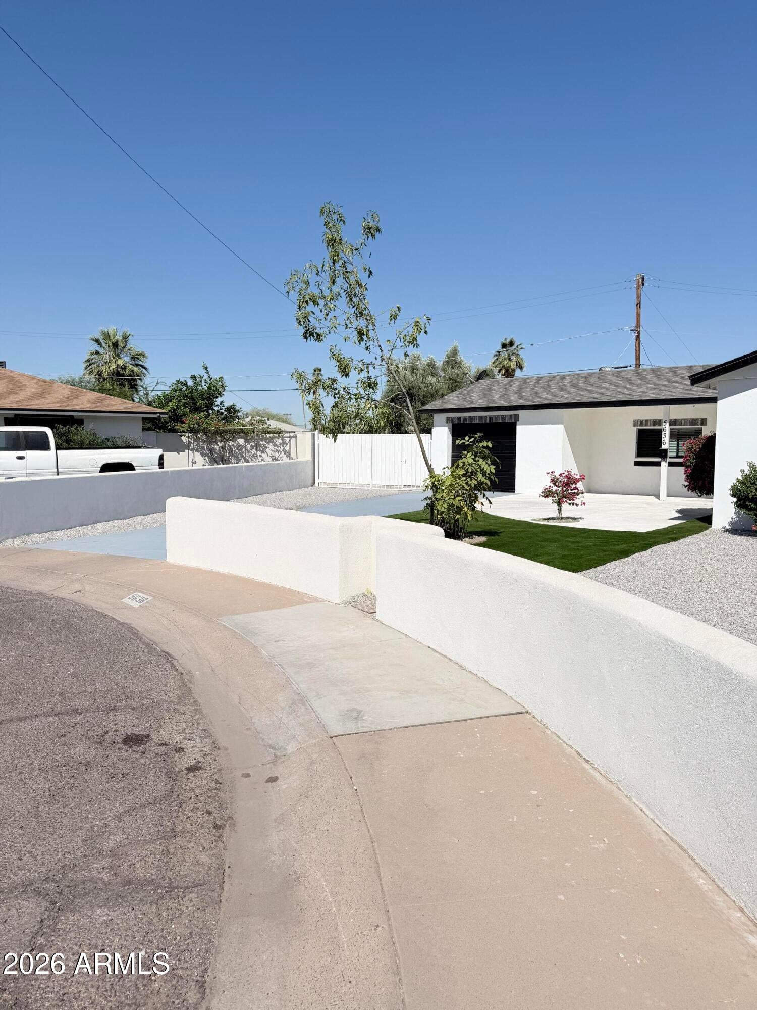 5636 W AMELIA Avenue