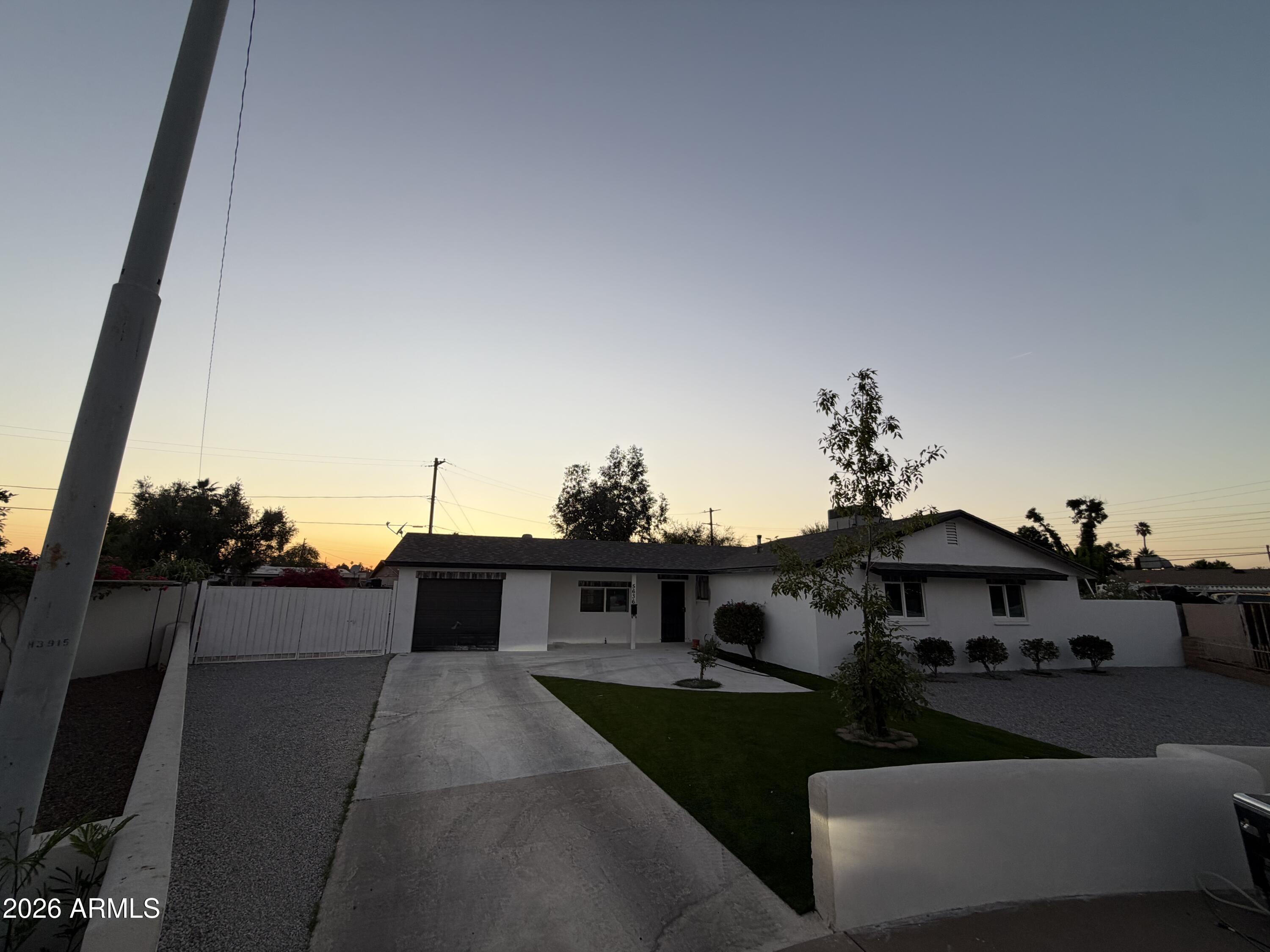 5636 W AMELIA Avenue