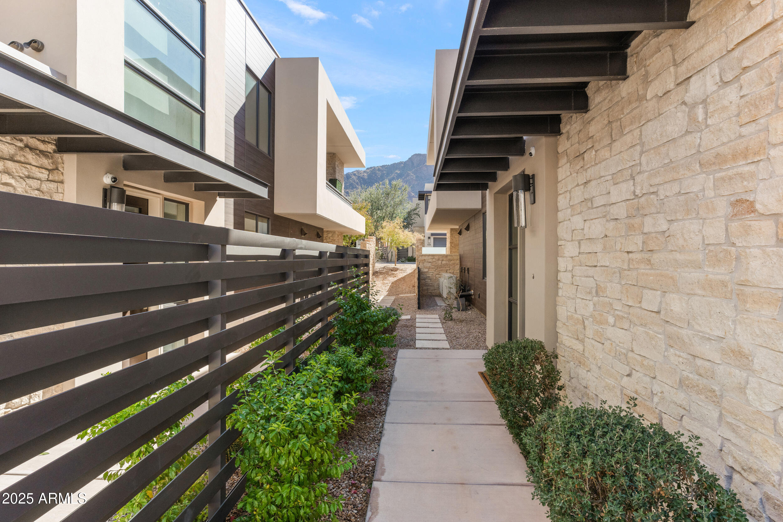 5541 E STELLA Lane