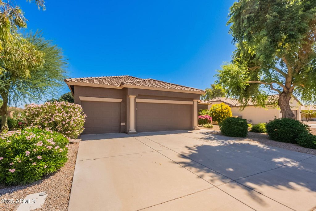 Photo of 6751 S Granite Drive, Chandler, AZ 85249 (MLS # 6923608)