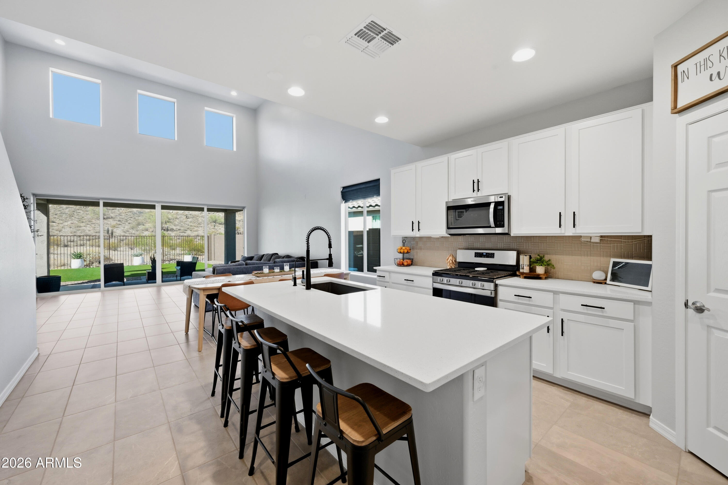 1405 W FLINTLOCK Drive