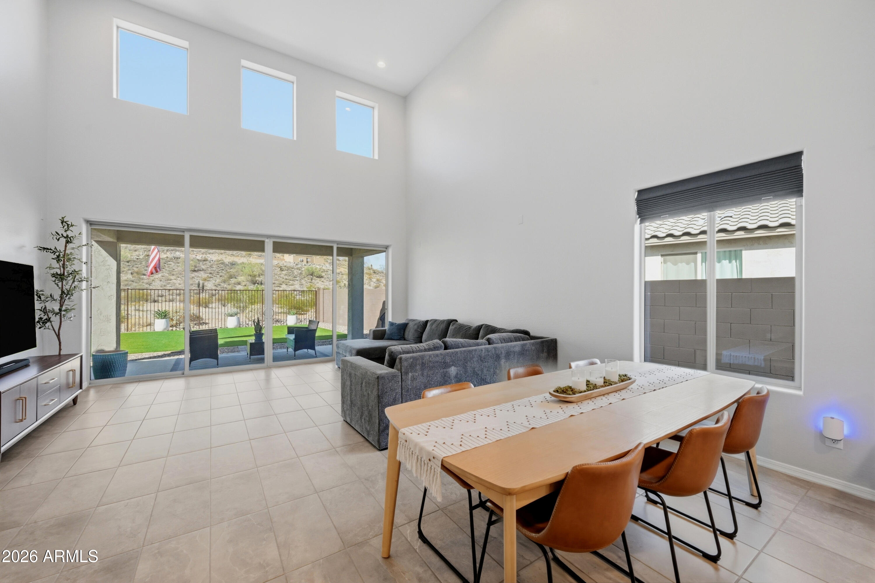 1405 W FLINTLOCK Drive