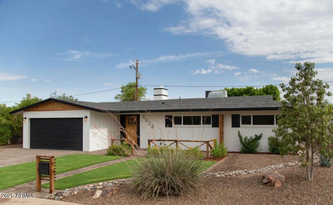 1028 E MANZANITA Drive
