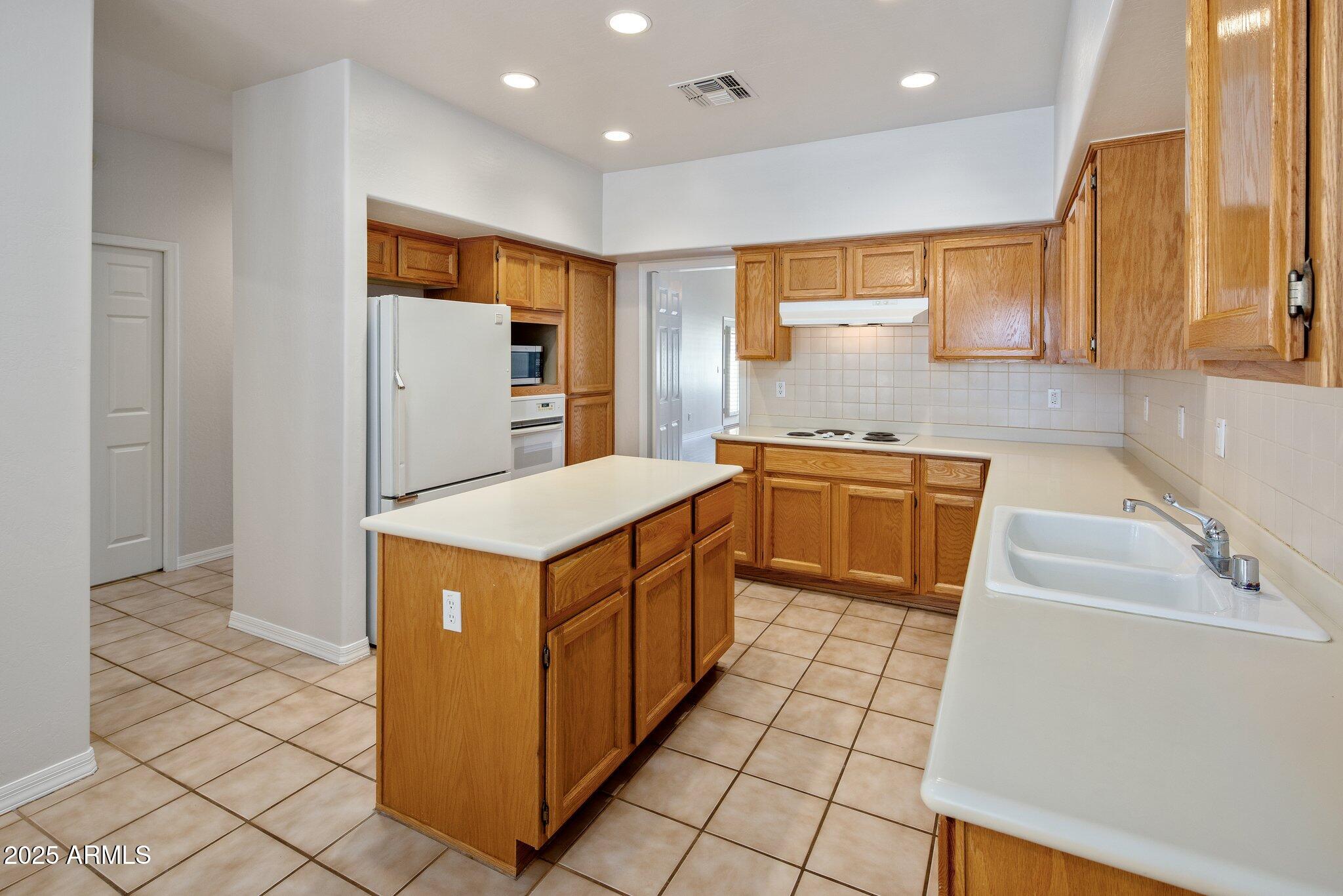 33 W MISSOURI Avenue 10