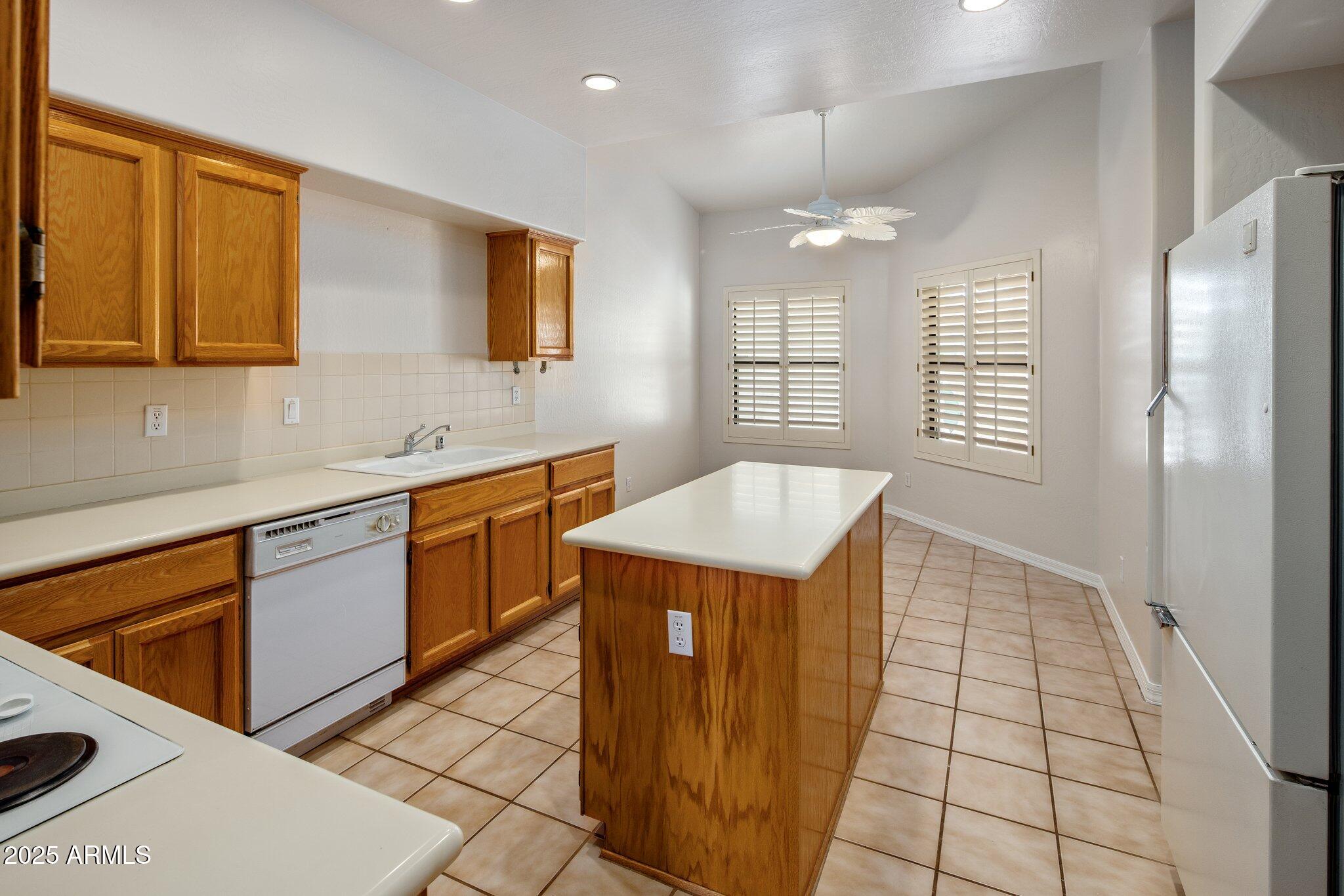 33 W MISSOURI Avenue 10
