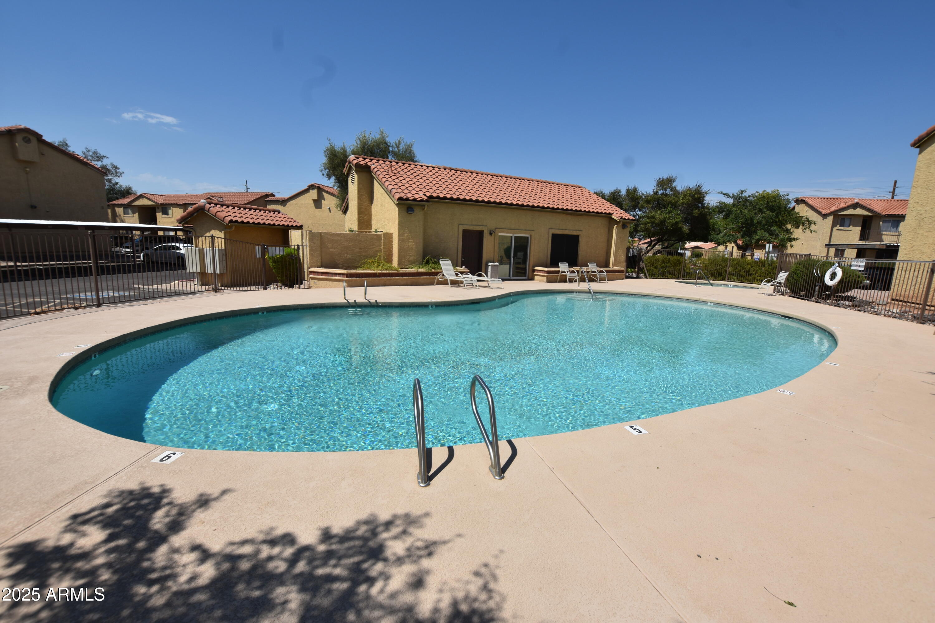 653 W GUADALUPE Road 2005