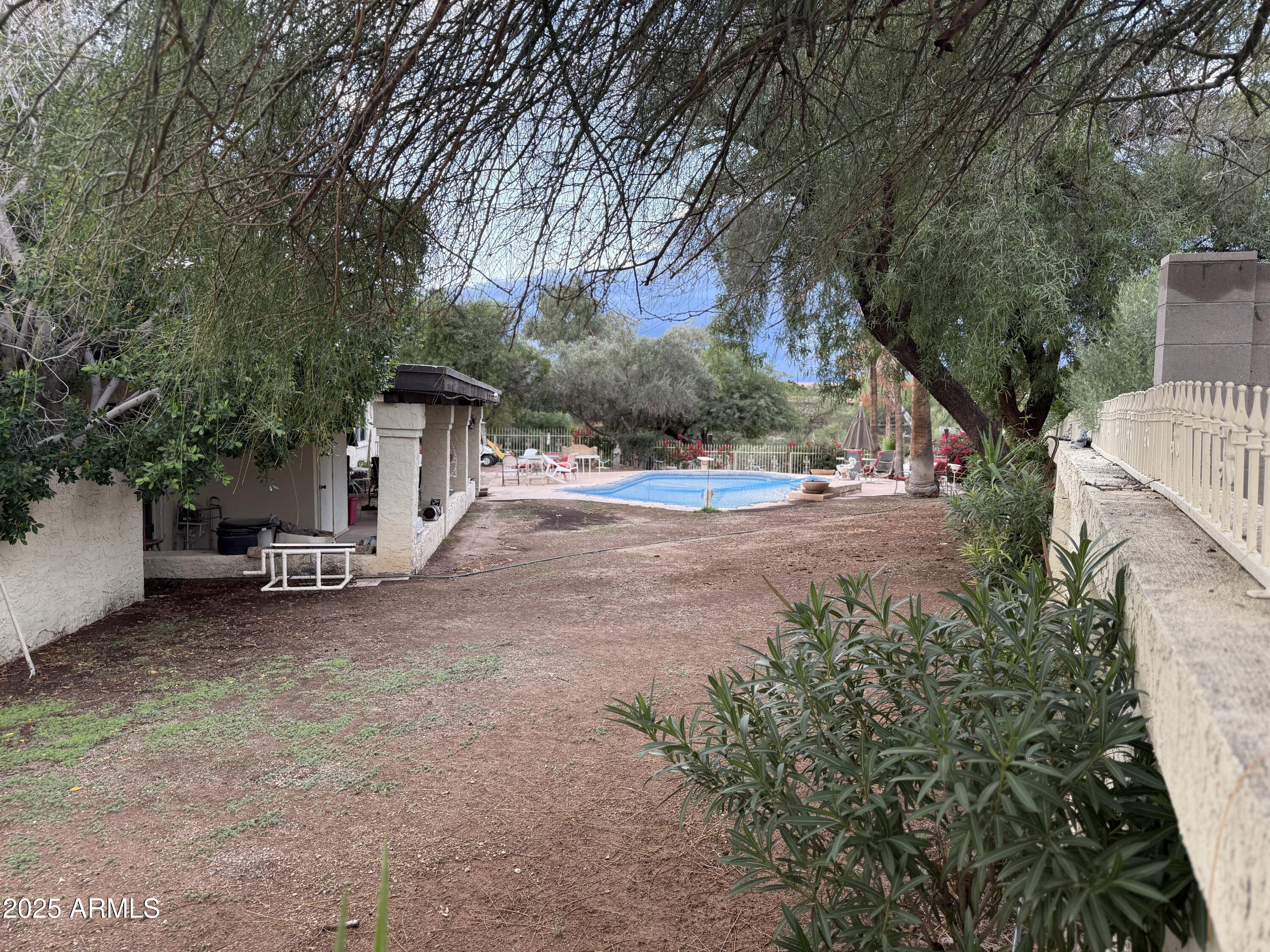 6618 N HILLSIDE Drive