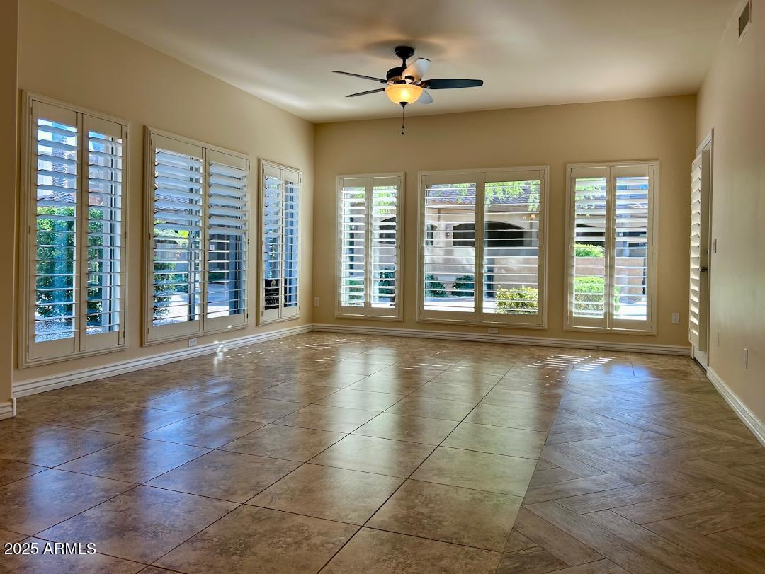 5350 E DEER VALLEY Drive 1261