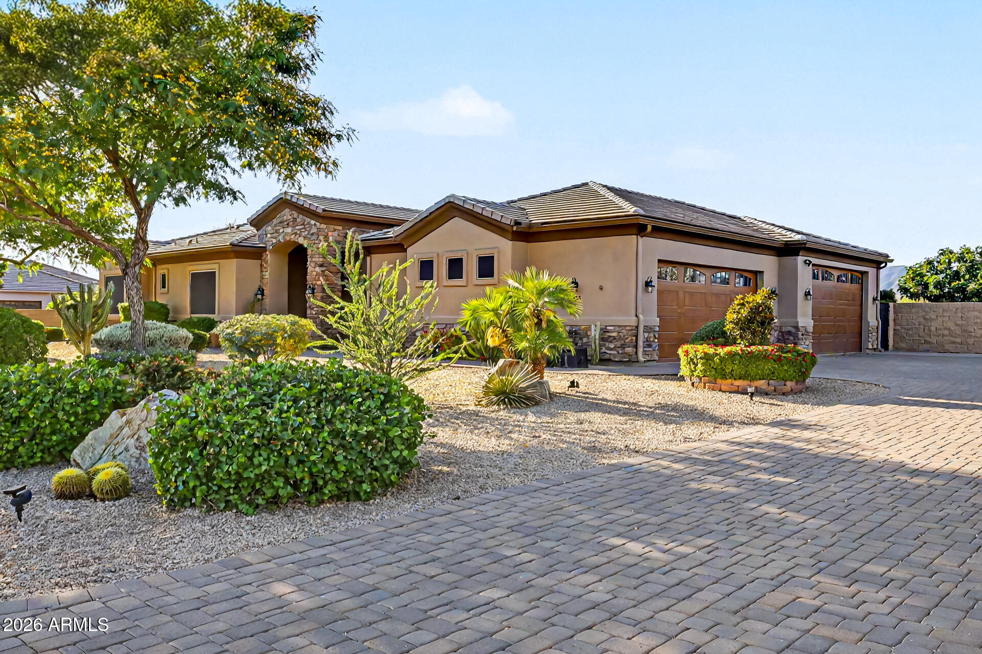 806 W DESERT RANCH Road