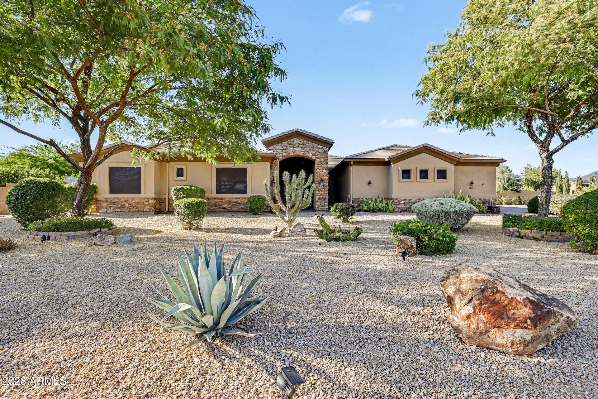 806 W DESERT RANCH Road
