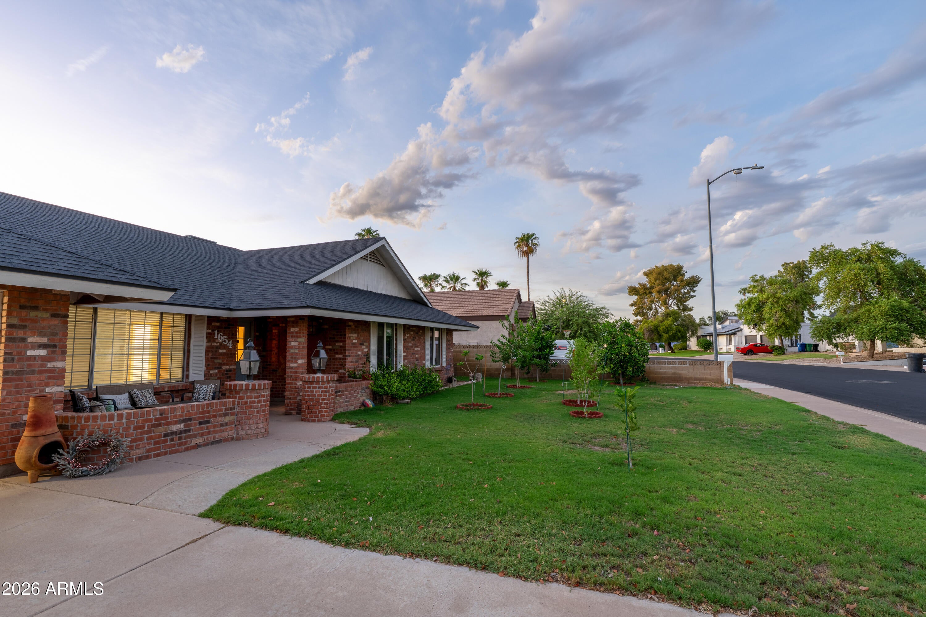 1654 N BARKLEY --