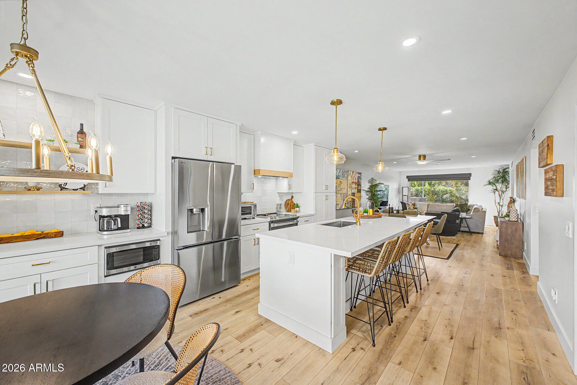 7236 N Vía Nueva --