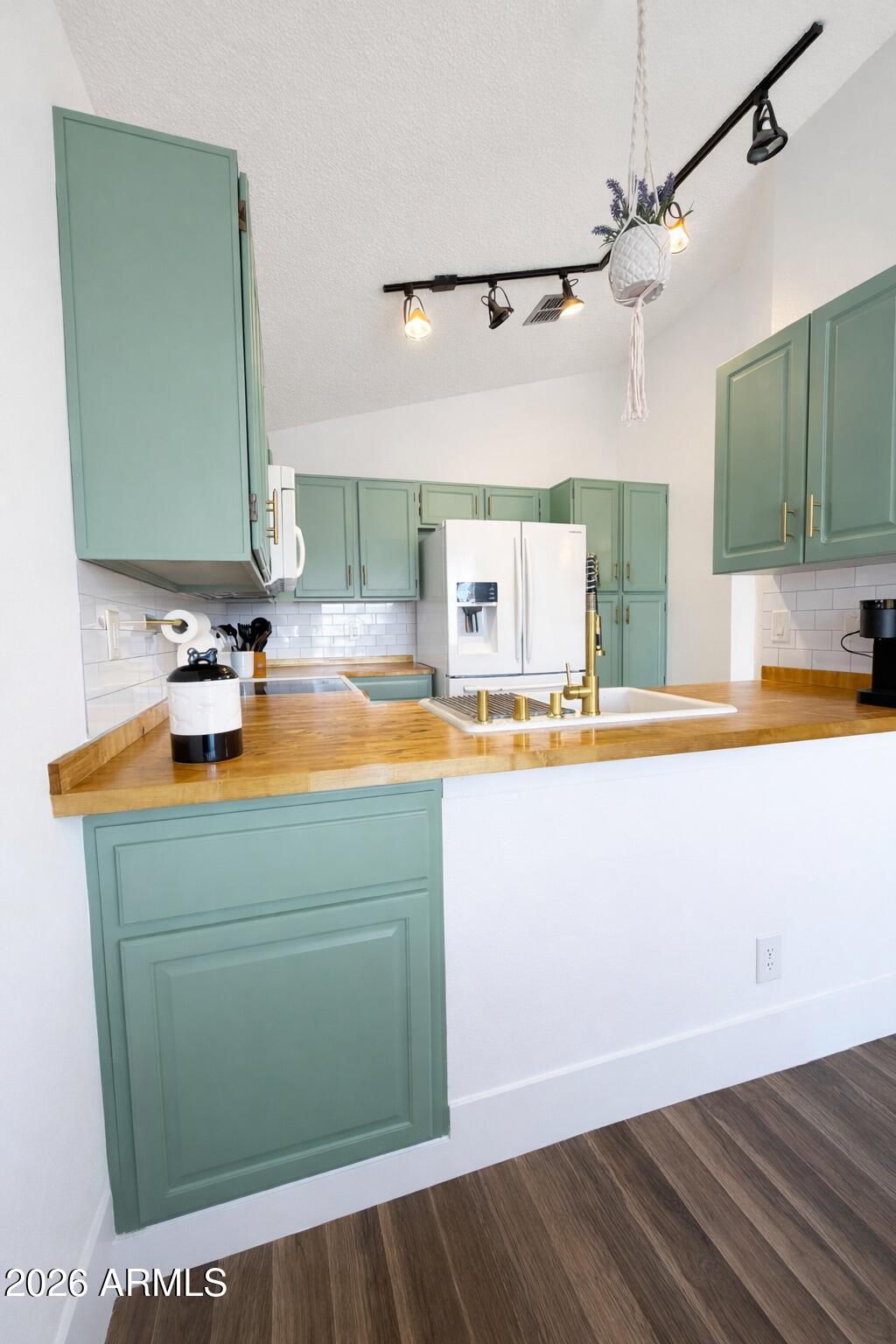 921 S VAL VISTA Drive 83