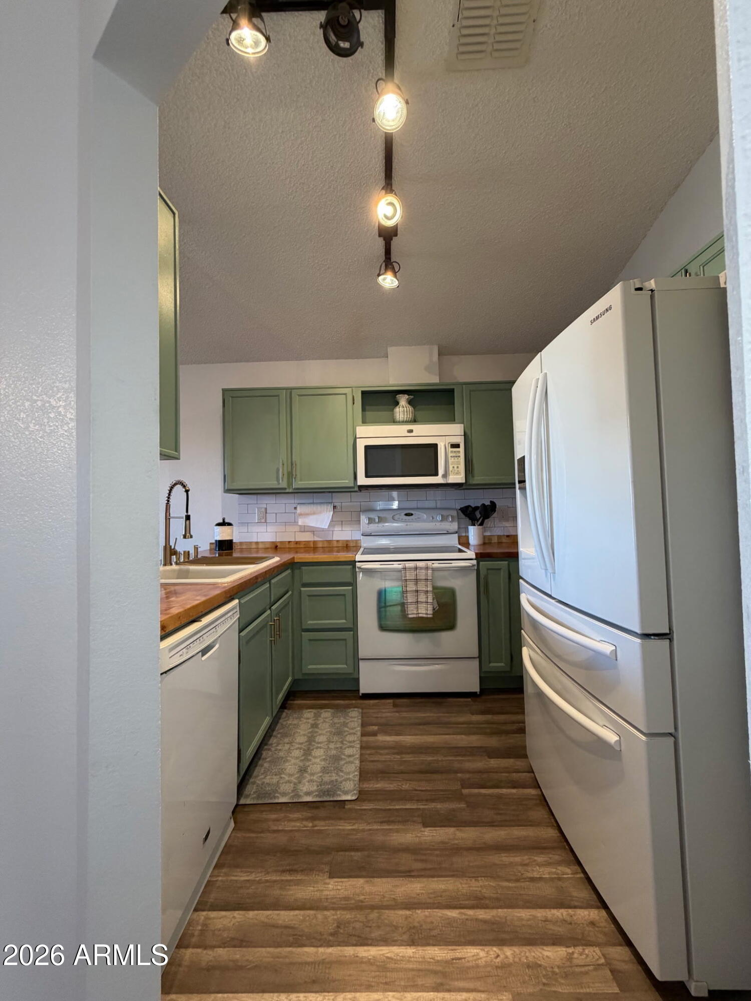 921 S VAL VISTA Drive 83