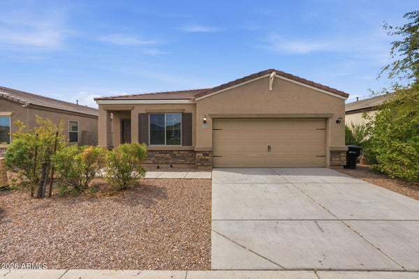 8141 W ENCINAS LN, PHOENIX, AZ 85043 - Image 48019a941fb1839100e4edb8d84f7b3f/3871456092