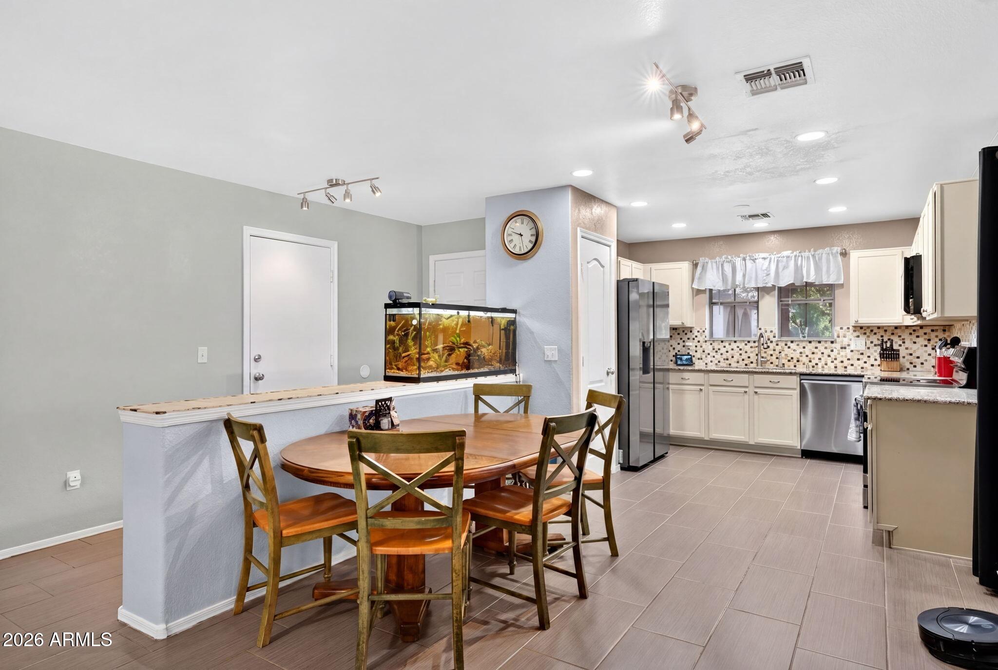3048 E MICHELLE Way