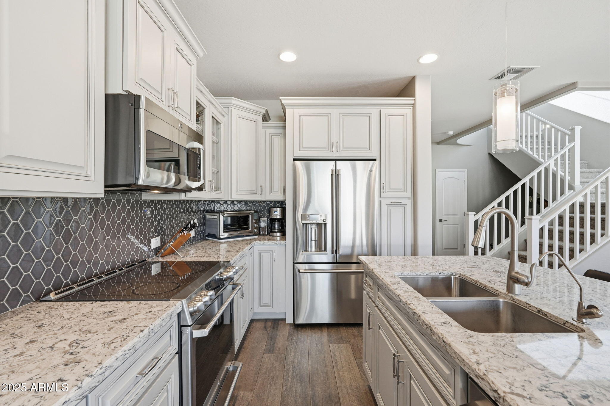 918 E COBBLE STONE Drive