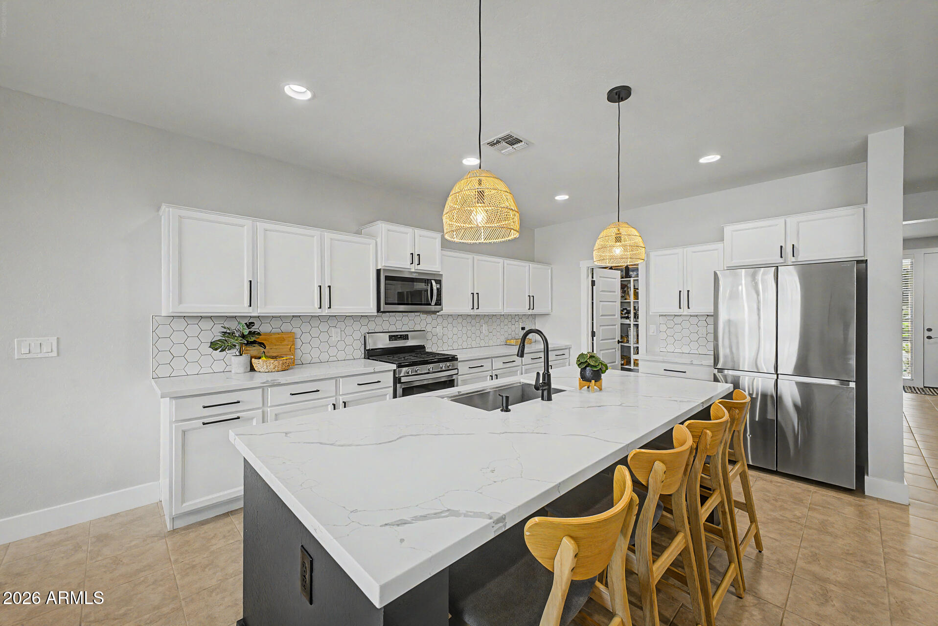 586 W CHAPAWEE Trail