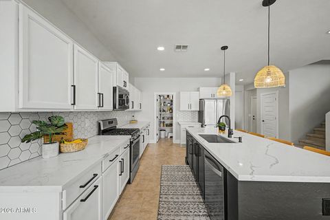 586 W CHAPAWEE Trail Queen Creek AZ 85140