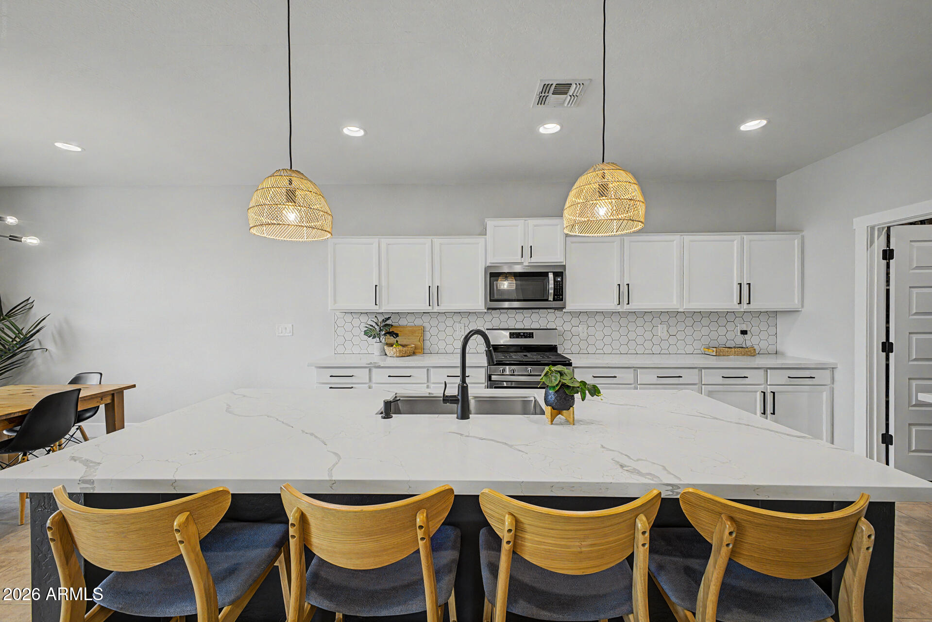 586 W CHAPAWEE Trail