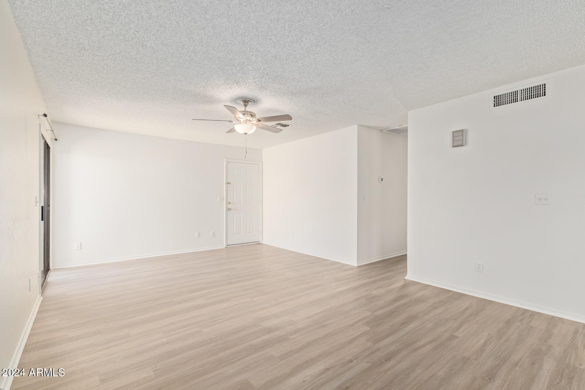 8714 W AMELIA Avenue