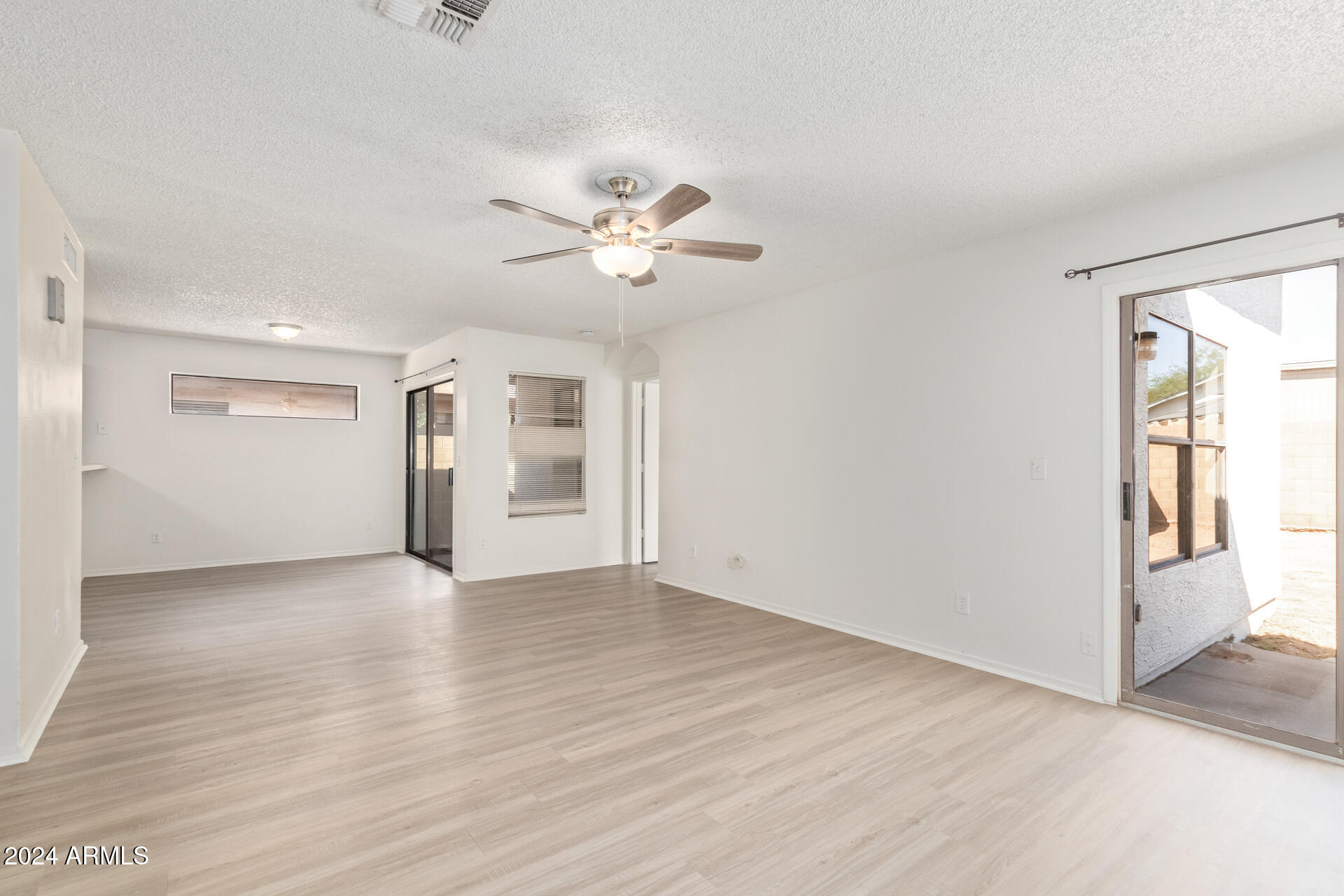 8714 W AMELIA Avenue