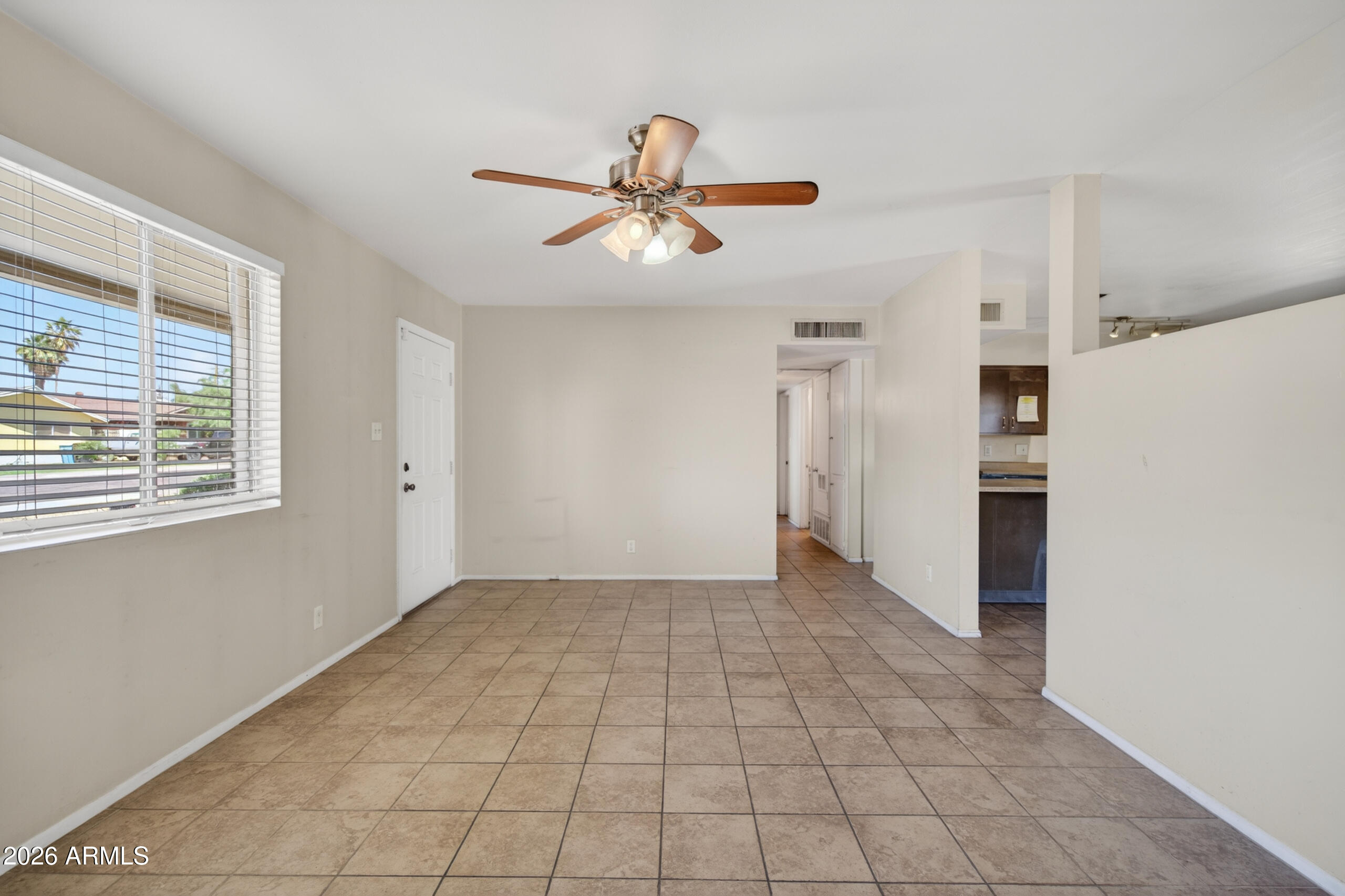 3519 W HARMONT Drive