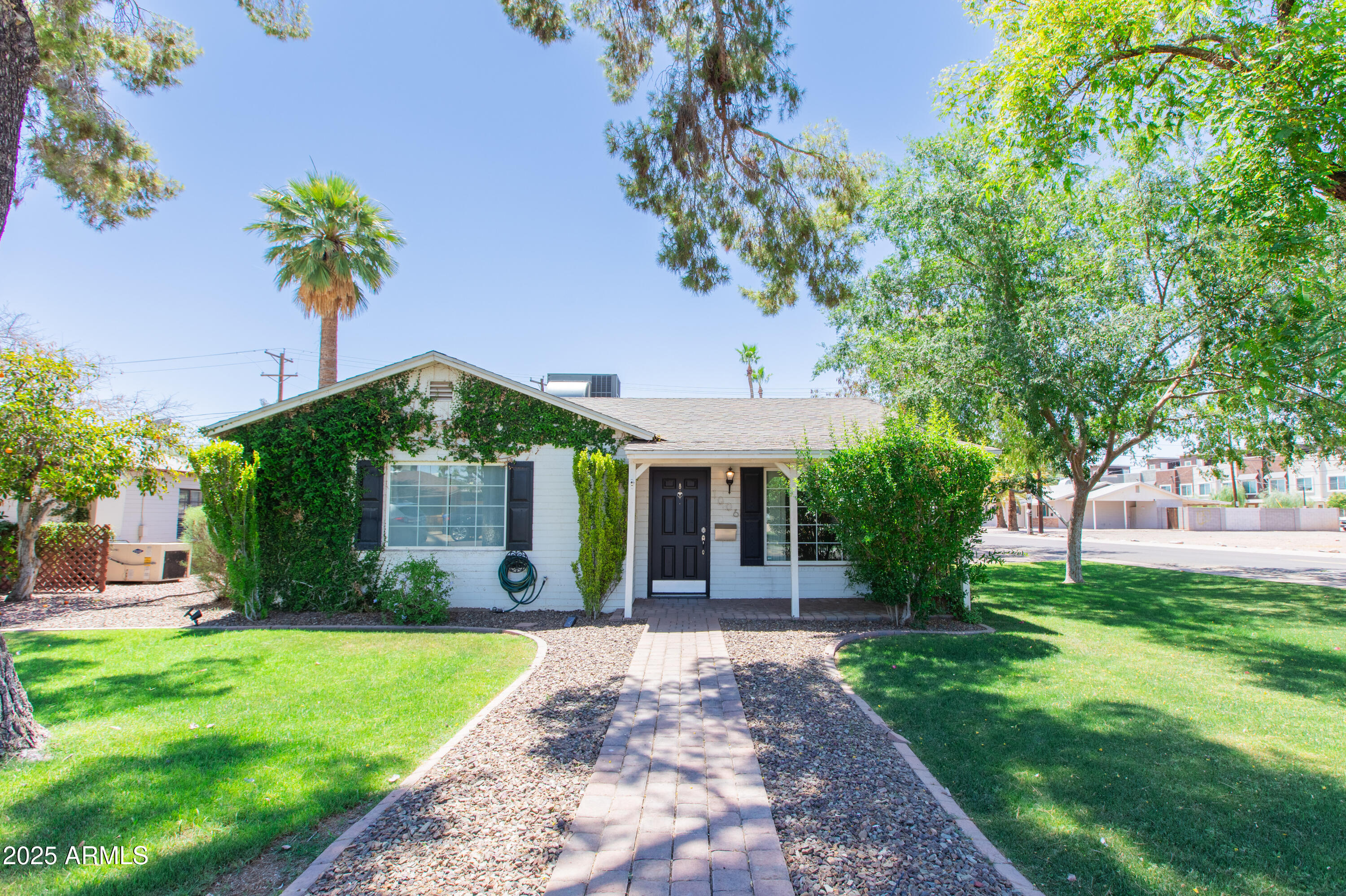 1006 S UNA Avenue