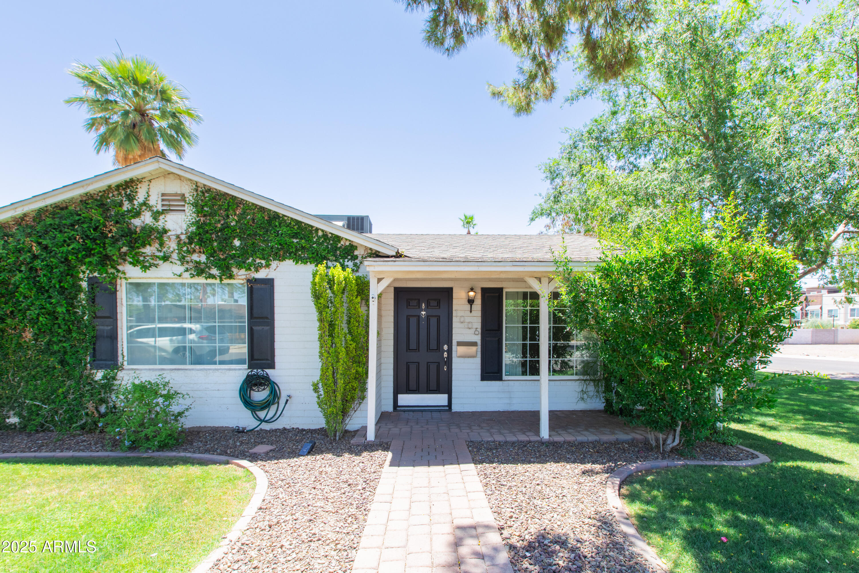 1006 S UNA Avenue