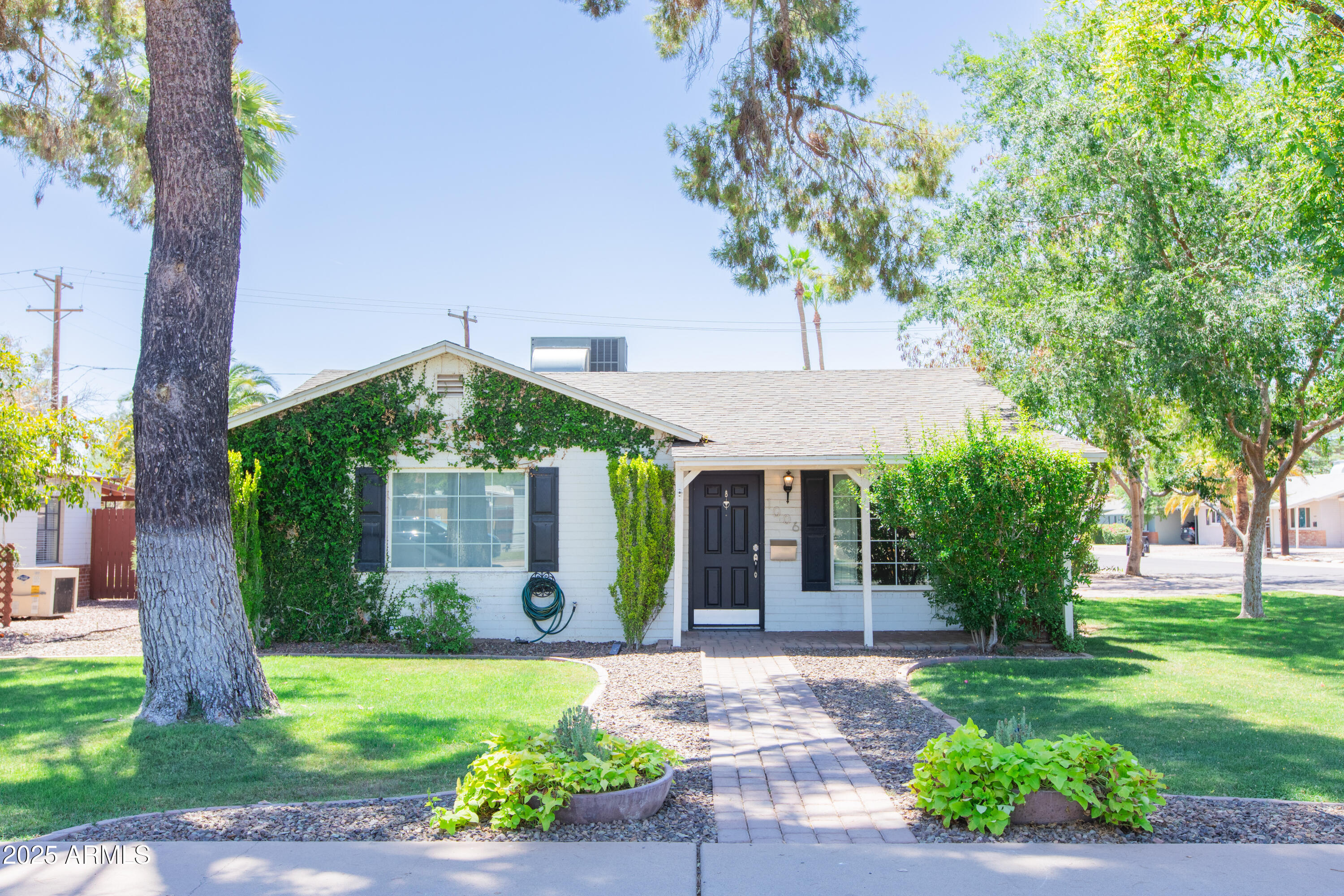 1006 S UNA Avenue