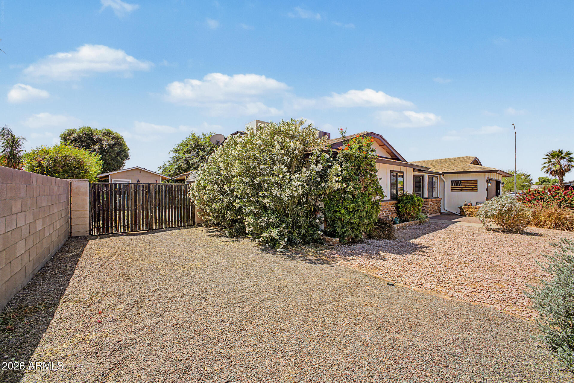 5433 E DRUMMER Avenue