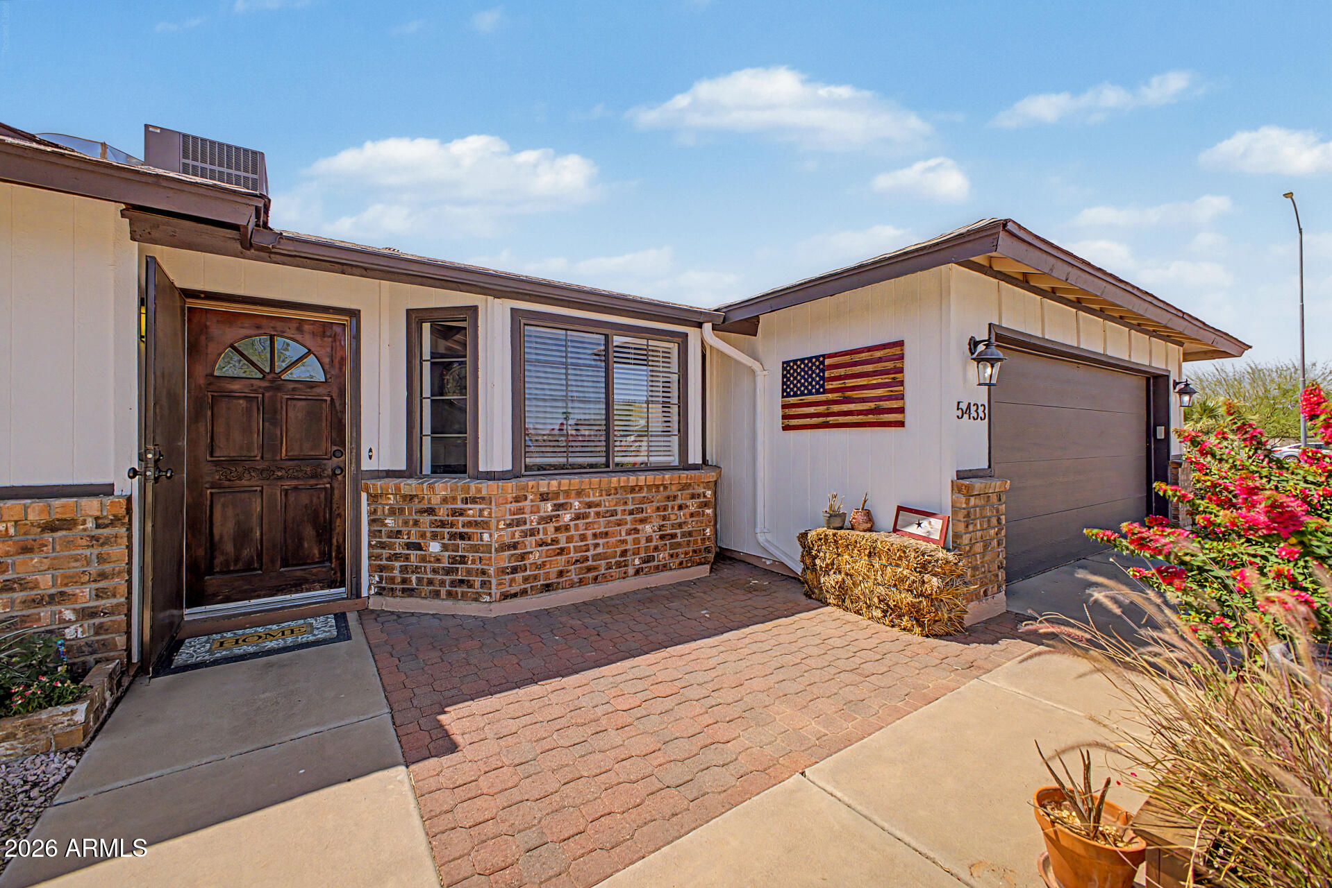 5433 E DRUMMER Avenue