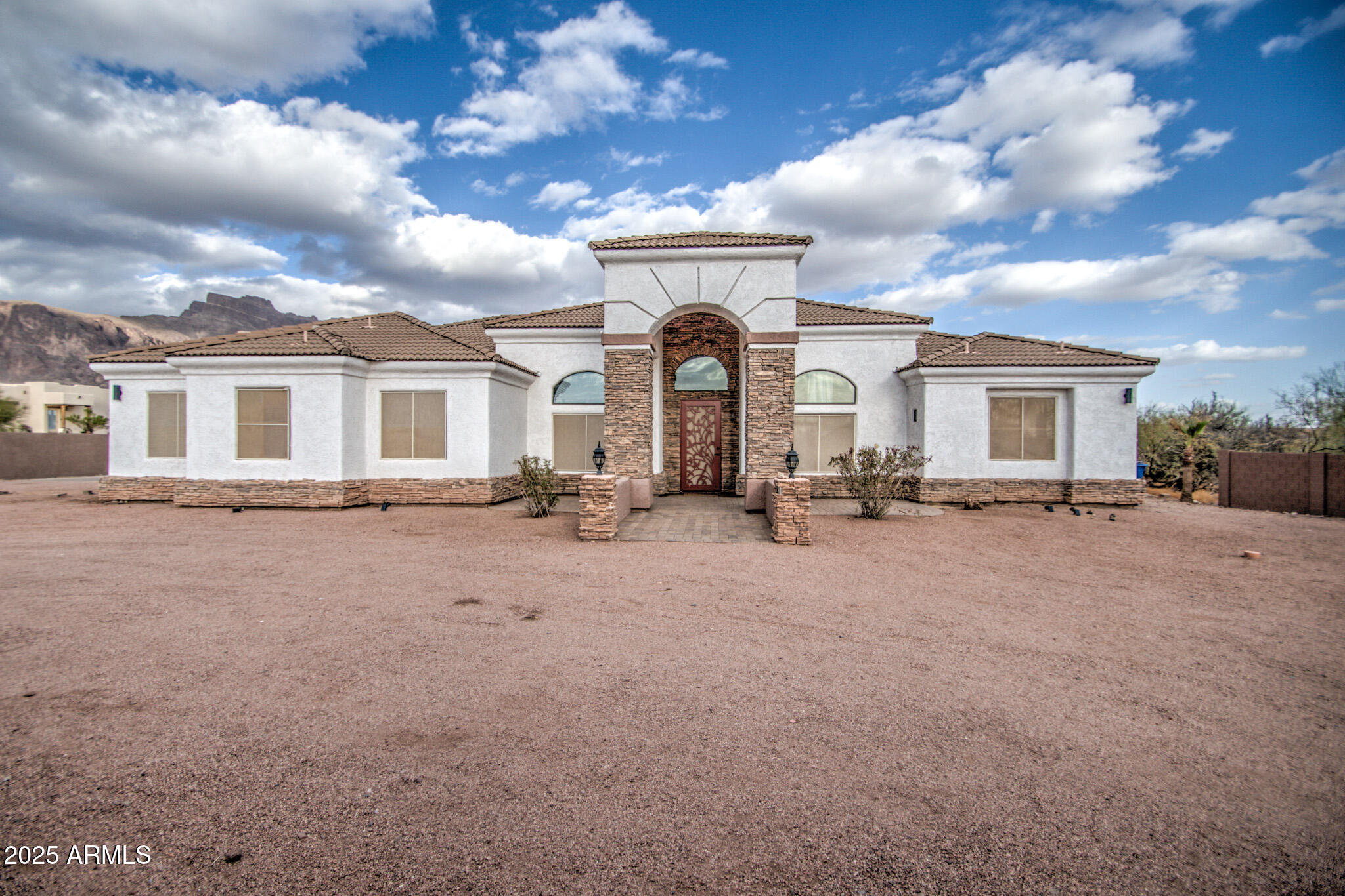 529 S VAL VISTA Road