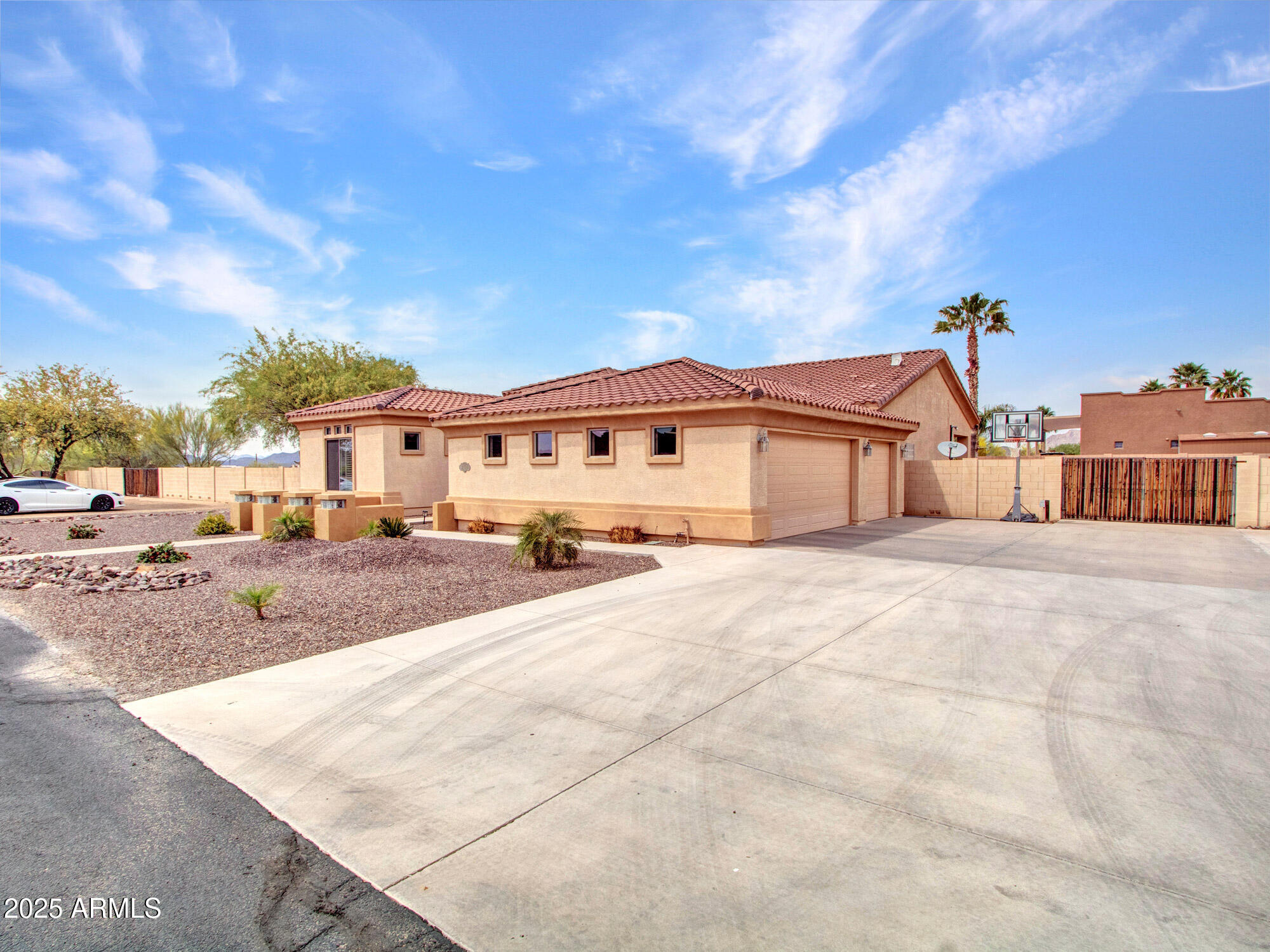 2724 W FERNWOOD Drive