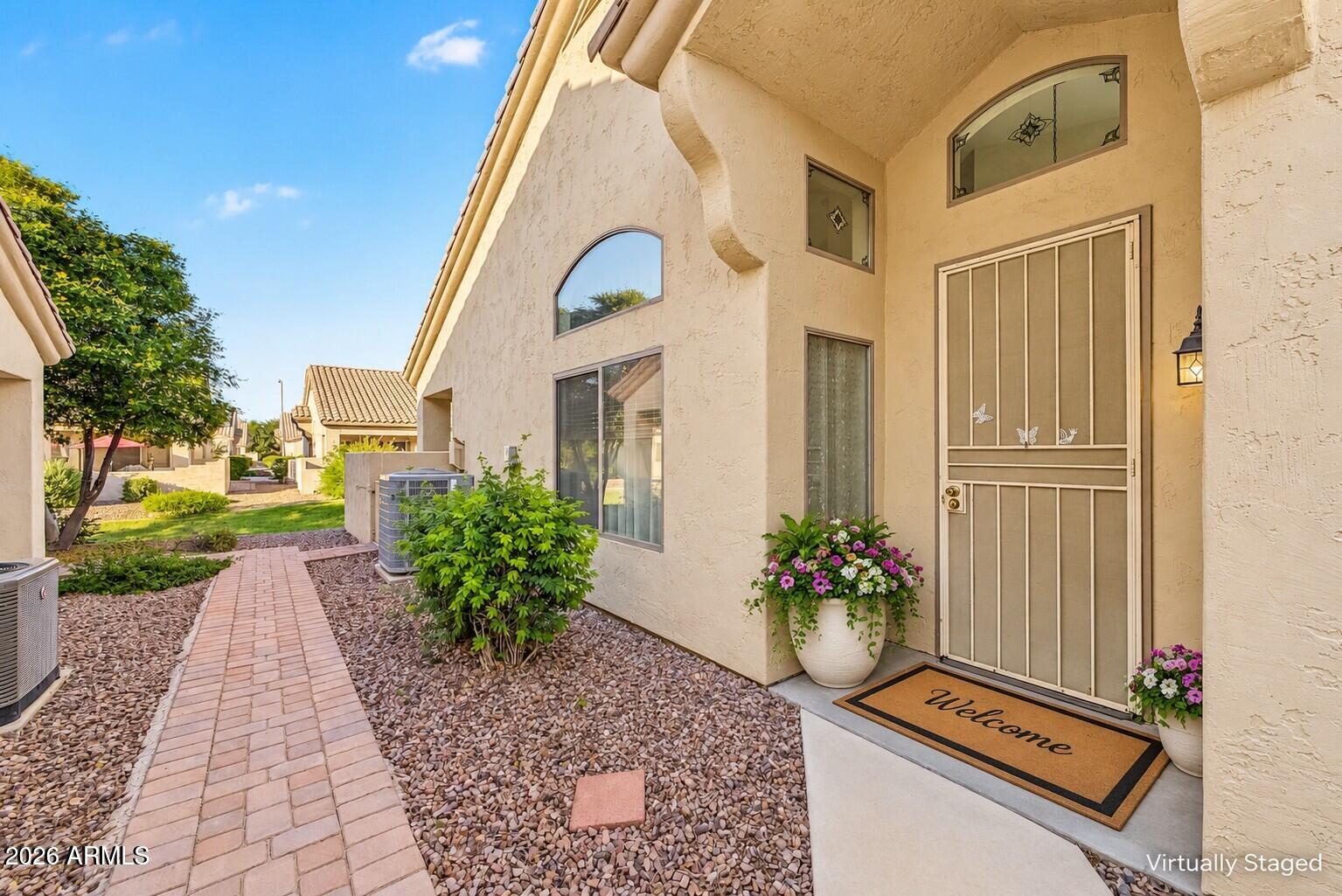 1544 E LAUREL Drive