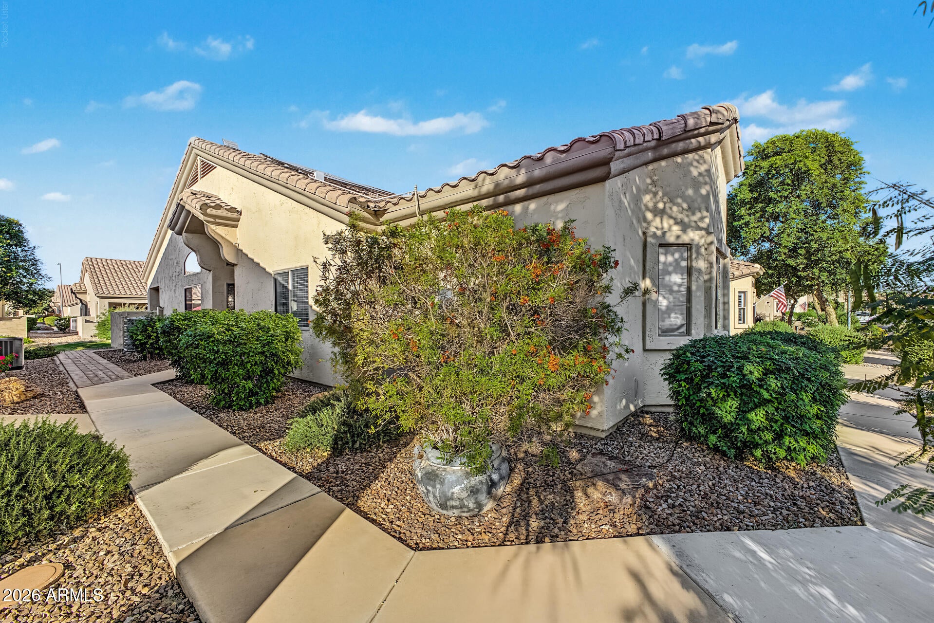 1544 E LAUREL Drive