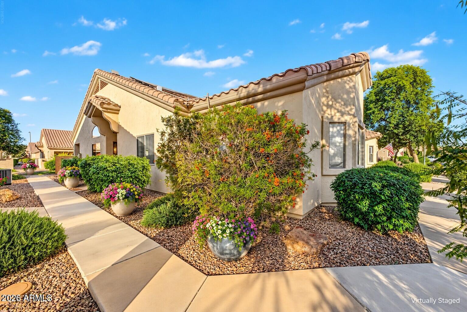 1544 E LAUREL Drive