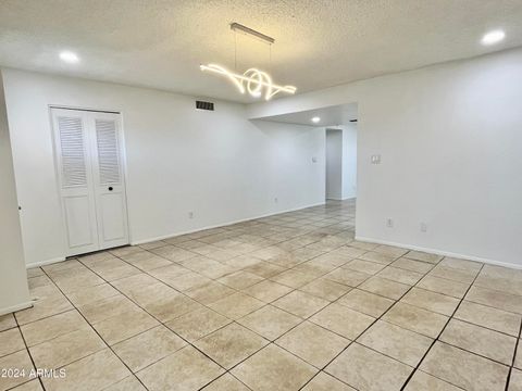 Townhouse in Glendale AZ 4451 SOLANO Drive 32.jpg