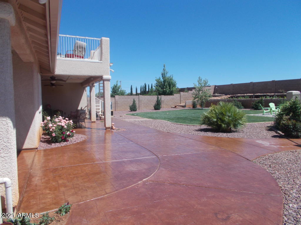 CANYON DE FLORES PHASE 2E - Residential Lease
