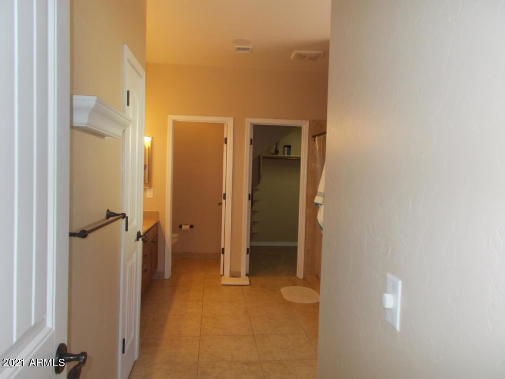 CANYON DE FLORES PHASE 2E - Residential Lease