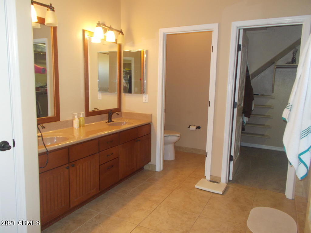 CANYON DE FLORES PHASE 2E - Residential Lease