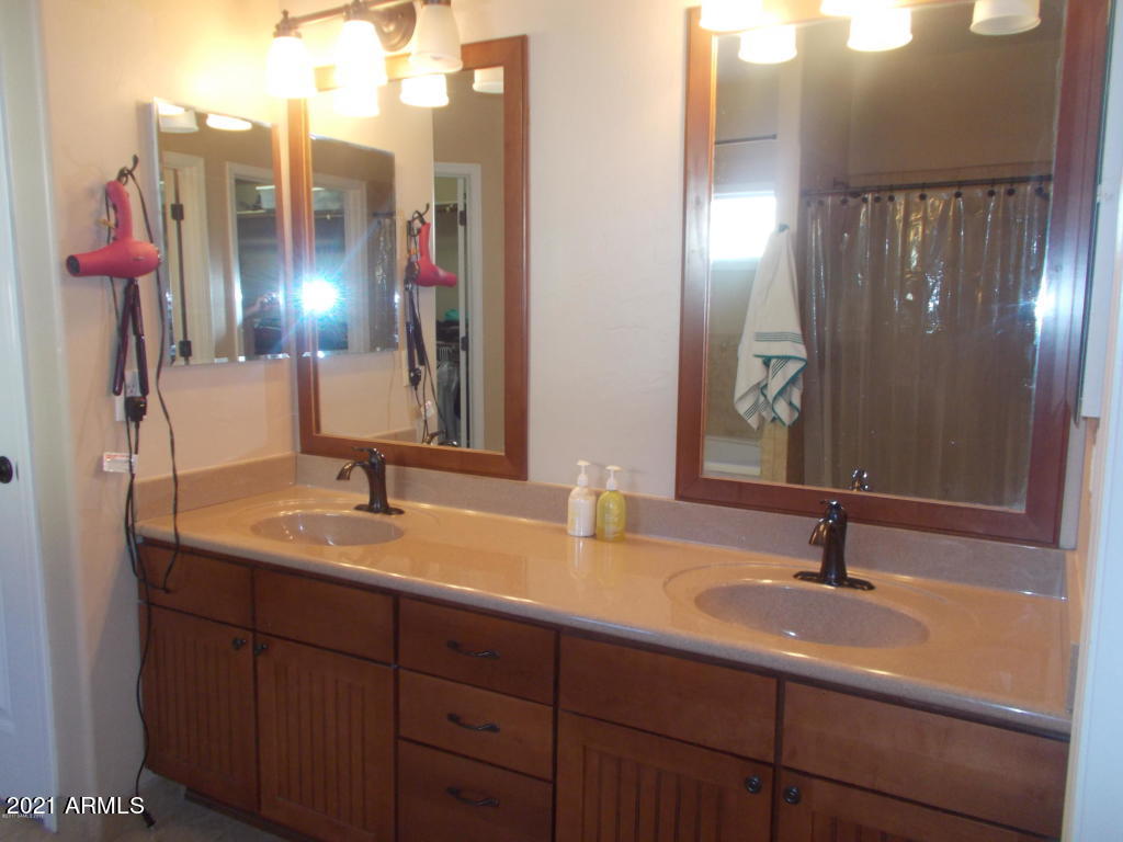 CANYON DE FLORES PHASE 2E - Residential Lease